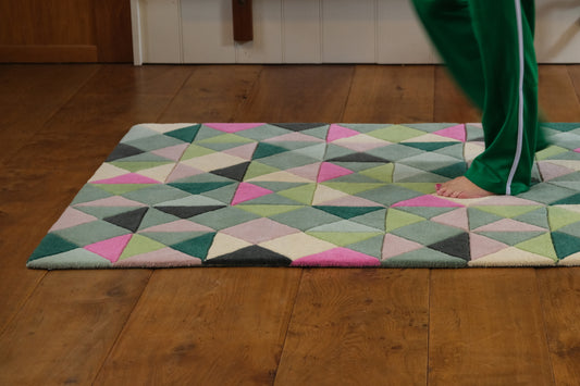 RANDOM PATTERN RUG GREENS