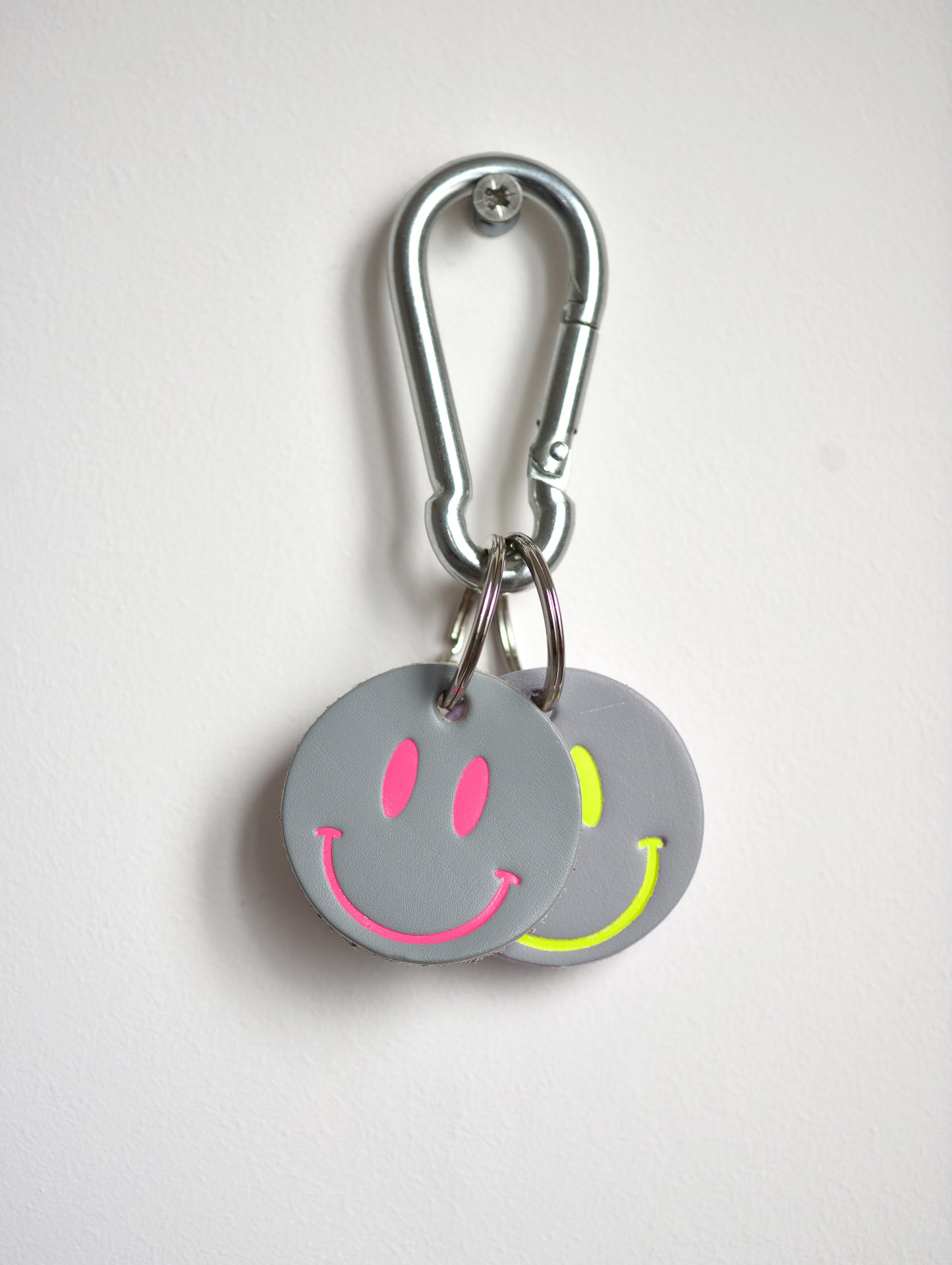 SMILEY GREY LEATHER KEYRING