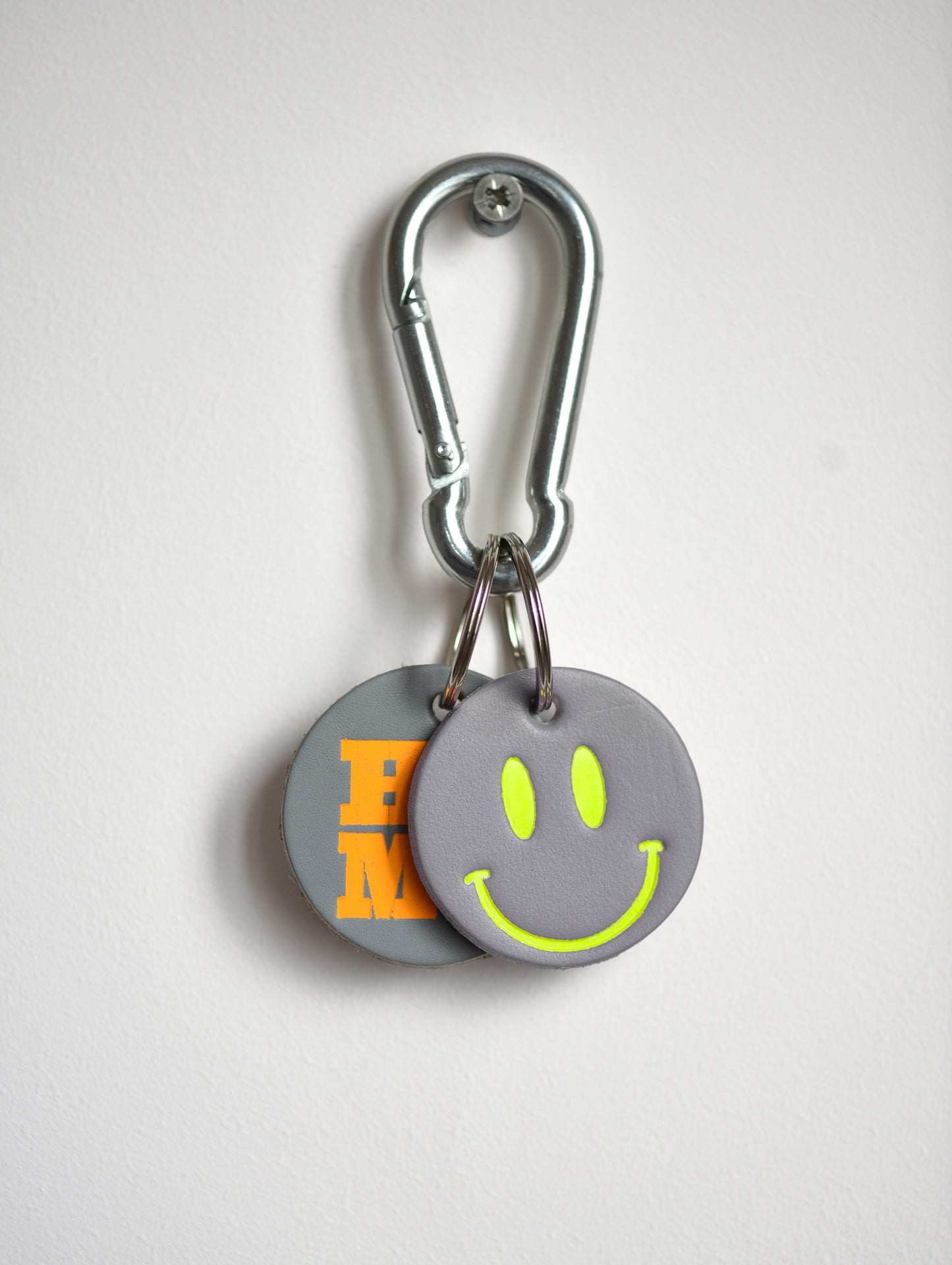 SMILEY GREY LEATHER KEYRING